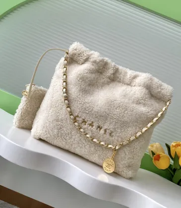 Chanel 22 mini handbag, Shiny calfskin &amp; gold-tone metal #A49195