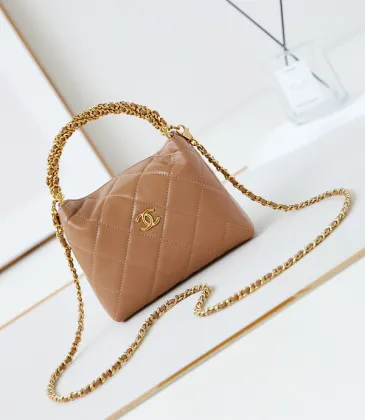 Chanel 22 small handbag, Shiny grained calfskin, enamel #A49153
