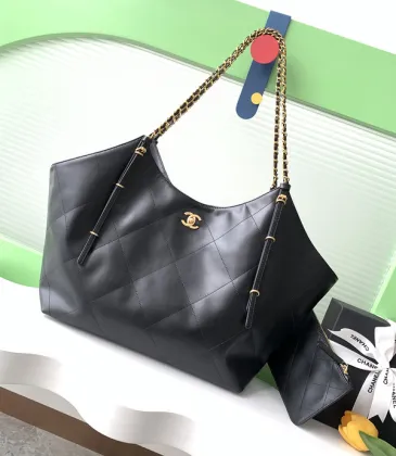 Chanel Maxi shopping bag, Calfskin &amp; gold-tone metal, black #A49134