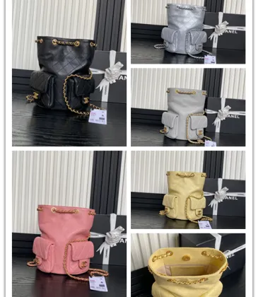 Chanel Mochila, Piel de cordero efecto brillo y metal dorado #A49155