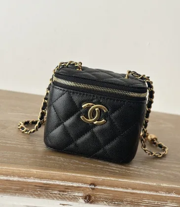 Small vanity with chain - Shiny calfskin &amp; gold-tone metal , black #A49185