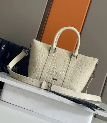 Weekender 25 Beige Dior Gravity Leather and Beige #A50086