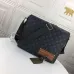 9Louis Vuitton District Message Bag for Men #999931713