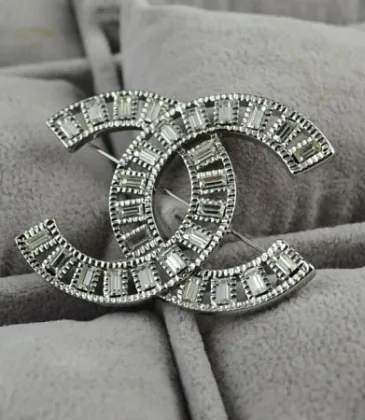 Chanel brooches #9127604