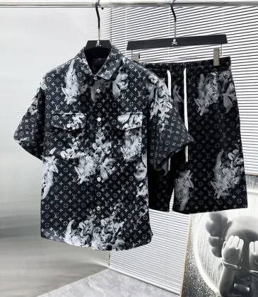 Louis Vuitton tracksuits for Louis Vuitton short tracksuits for men #A49070
