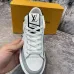 9Louis Vuitton Shoes for Louis Vuitton Unisex Shoes #999901410