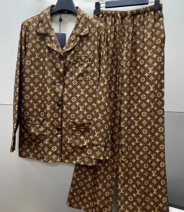Louis Vuitton Fashion Tracksuits for Women #A51128